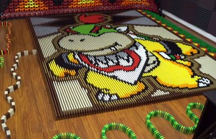 Kỳ công xếp hình trùm rùa trong Mario bằng domino rồi... gạt đổ, đây đúng là game thủ rảnh nhất hành tinh!