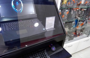 Quảng cáo laptop giá hàng chục triệu bằng game crack, 1 cửa hàng trở thành tâm điểm bàn tán của game thủ thế giới