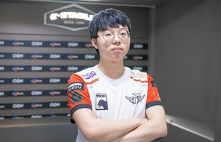 Tân binh đi mid của SKT hết lời ca ngợi Faker sau khi giành chiến thắng đầu tiên của mình tại LCK