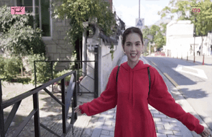 Quay youtube kiểu Ngọc Trinh: Xoay người bị vấp, hết hồn lỡ miệng nói tục