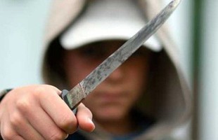 Dọa sẽ giết người vì không được "khen", nam game thủ bị cảnh sát tống giam ngay sau đó