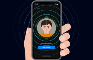 Lợi dụng khuôn mặt giống bố cậu con trai "hack" điện thoại nạp vào game 200 triệu đồng