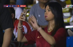 Có thánh nữ Maria Ozawa đến giương cờ ủng hộ, Indonesia vẫn thua đậm Việt Nam trong trận chung kết Seagames 30