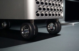 Đẳng cấp của Apple: Bánh xe đẩy Mac Pro giá hơn 9 triệu, khăn lau màn hình cũng phải qua 7749 bước để vệ sinh cho sạch