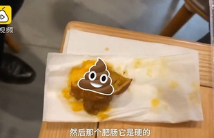 Đang ăn bún lòng ngon lành, thực khách suýt xỉu vì phát hiện miếng lòng vẫn còn... cục phân to bự!