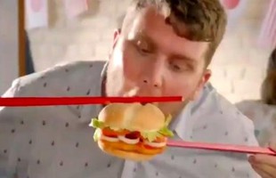 Burger King bị chỉ trích dữ dội vì đăng clip ăn hamburger bằng đũa 'kiểu Việt Nam'