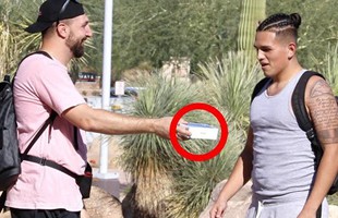 Ném điện thoại người lạ rồi tặng bù iPhone XS: Thời nay có nhiều YouTuber "rich kid" vậy…