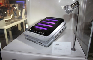 RetroN 5 - Máy chơi game cho người hoài cổ
