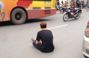 Cộng đồng mạng xôn xao vì chàng trai "ăn vạ" bạn gái