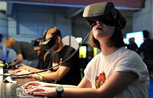 Microsoft ngừng cạnh tranh với Oculus Rift?