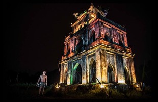 Nam thanh niên bơi ra Tháp Rùa lúc nửa đêm