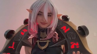 Ăn mừng 200.000 sub, nữ streamer "chơi lớn" cosplay chiều fan