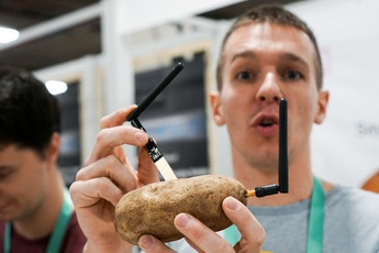 Dạo một vòng CES 2020 bắt gặp startup rao bán khoai tây "thông minh"