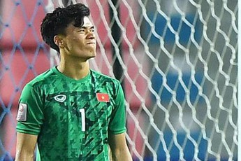 "Chú" và "chị" của Bùi Tiến Dũng lên mạng phản bác cộng đồng: "Rất mừng vì không thấy status của Dũng có lời xin lỗi, người hâm mộ đã cho Dũng được gì?"