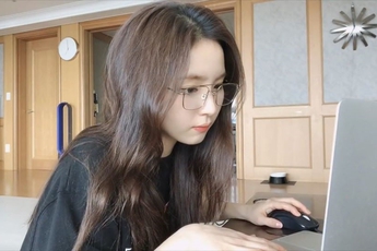 Tạm dừng diễn xuất chuyển sang làm vlog, cô nàng Youtuber khiến fan trầm trồ vì quá xinh và nghĩa cử cao đẹp