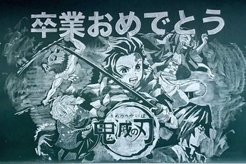 Siêu đỉnh, vẽ tranh Kimetsu no Yaiba trên bảng phấn, tất cả đều là tuyệt phẩm