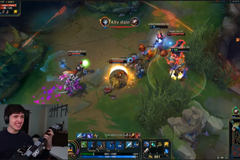 Ở nhà mùa dịch quá nhàm chán, 1 game thủ cải tiến tay cầm Guitar Heroes để chơi LMHT