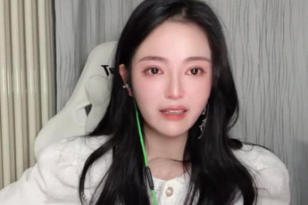 Nữ streamer xinh đẹp là diễn viên nổi tiếng, bật khóc ngay trên sóng khiến người xem ngỡ ngàng và thương cảm