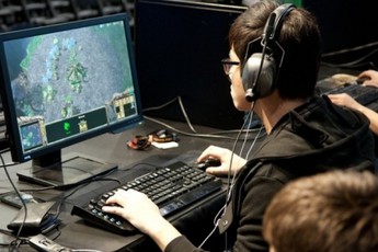 Làm sao để chơi game nhiều mà vẫn giữ sức khỏe tốt trong mùa cách ly?