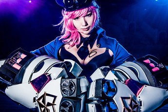 "Mướt mát" đầu tuần với bộ ảnh cosplay Vi "bức tử vòng 1", càng ngỡ ngàng khi biết quá trình hoàn thiện phía sau