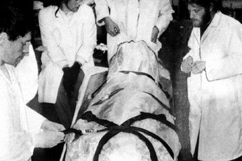 Người đàn ông giàu nhất nước Mỹ tình nguyện đóng băng cơ thể 50 năm chờ được hồi sinh vào năm 2017 giờ ra sao?