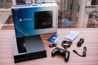 Hàng trăm người tụ tập tại cửa hàng PlayStation vì PS4 giảm giá chỉ còn.... 2 triệu đồng