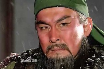 Quan Vũ trong game "đánh nhiều nói ít" nhưng nguyên tác lại là "thánh vạ miệng", nói 3 câu toàn mang họa sát thân