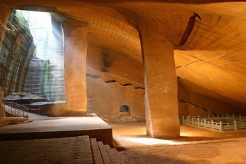 17 ngày miệt mài bơm nước khỏi ao làng, người đàn ông bị mắng gàn dở nhưng không ngờ lại giúp tìm ra kỳ quan khiến thế giới ngỡ ngàng