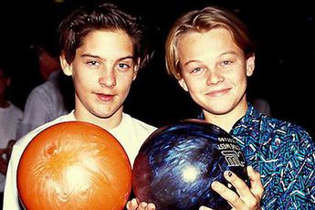 Ai ngờ tài tử "Titanic" Leonardo và "Người nhện" Tobey là bạn thân 34 năm: Nhìn hình ảnh xưa - nay mà cảm động!