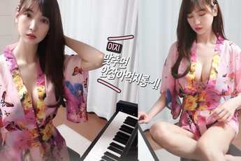 Thả rông vòng một với kimono trên sóng, nữ Youtuber chỉ ngồi đánh đàn cũng hút cả trăm nghìn người theo dõi