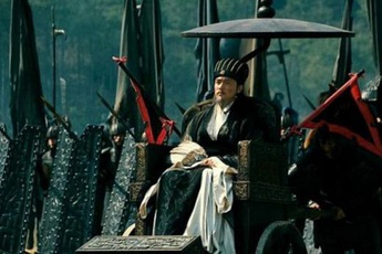 Tại sao dù còn khỏe mạnh, Gia Cát Lượng lại chọn ngồi "xe lăn" ra trận thay vì cưỡi ngựa?