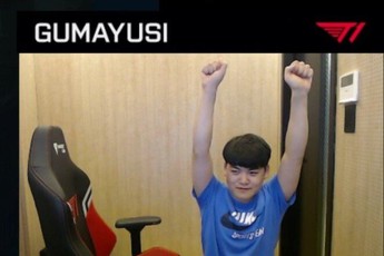 Hối hận vì hành vi phá game, sao trẻ T1 tự phạt, quỳ gối trên stream xin lỗi người hâm mộ