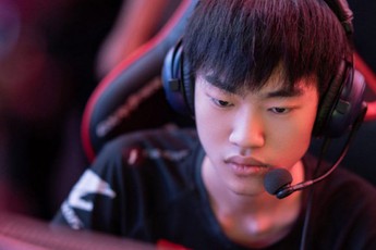 Thua đội mùa trước không có nổi 1 trận thắng, TES nhận mưa chỉ trích: "Knight bị sang chấn tâm lý rồi"