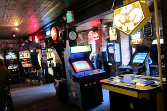 Quá đam mê, người đàn ông Nhật Bản biến nhà mình thành "cung điện game", tiền ship máy thôi cũng đã gần... 400 triệu 1 lần