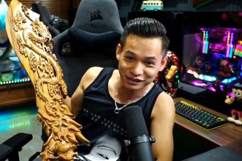 Độ Mixi được donate Đồ Long Đao "trấn yểm" trẻ trâu, cậu con trai Tùng Sói mới 3 tuổi đã sở hữu siêu xe cực xịn