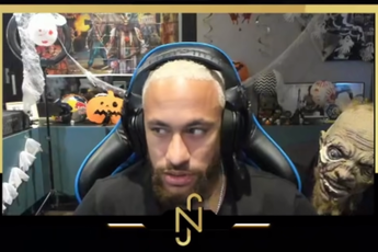 Neymar sợ xanh mặt vì bị dọa ma trong khi livestream game