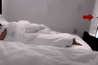 Ngủ quên trên sóng, nữ streamer xinh đẹp bất ngờ bị gã đàn ông đột nhập vào tận phòng, làm hành động đáng ngờ rồi bỏ đi