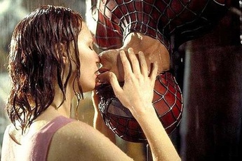 Có một "lời nguyền" Spider-Man 3 đời đều dính: Ai rồi cũng phải "phim giả tình thật" với bạn diễn, Tom Holland - Zendaya đã là "sến đỉnh cao"?