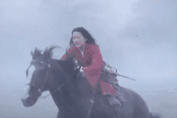 5 cú lừa "tụt mood" từ hậu trường Hollywood: "đôi cánh" của Maleficent hoá ra như chim cánh cụt, "sự thật" của Chạng Vạng nhìn mà tức!