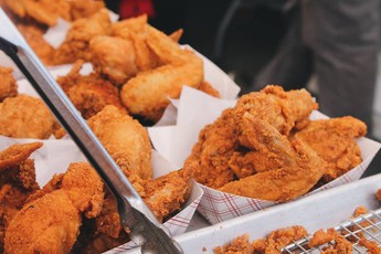 Ăn chùa hơn 700 triệu tiền KFC, nam sinh viên đại học được một vé đi tù 2 năm