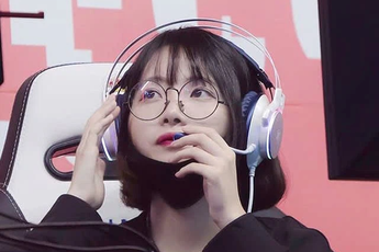 T1 thông báo xử phạt nữ streamer JisooGirl vì hành động "cổ vũ đối thủ", ai ngờ lại bị fan chỉ trích vì làm ăn tắc trách