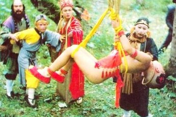 Phát hiện bóng đen kỳ dị lảng vảng ở Tây Du Ký nhưng ít ai hay, cảnh phim hài hước giờ ghê rợn hơn gấp bội!