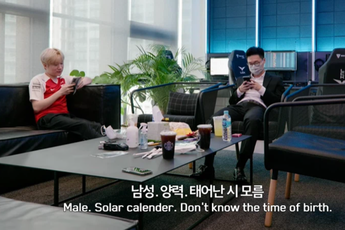 "Chiến thuật gì tầm này" - HLV và Quản lý nhà T1 chuyển sang chơi hệ tâm linh: Ngồi coi lá số tử vi trước trận đấu