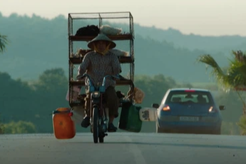 Chùm ảnh Việt Nam lên phim Hollywood về sát thủ gốc Việt: Cầu Rồng, non nước đầy thơ mộng nhưng có điểm lại rất "sai"!