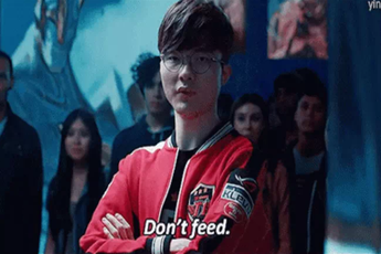 Cầm Zed đi rừng "feed như được mùa", Faker vẫn khiến cộng đồng trầm trồ vì pha nhảy múa "level" huyền thoại