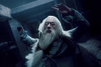 Khoảnh khắc chạnh lòng biến Harry Potter thành kẻ vô ơn: Bỏ quên cụ Dumbledore trong lúc “dầu sôi lửa bỏng”, bảo sao bị fan trách!