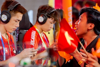 Hai đại diện Free Fire Việt Nam quyết tâm thay đổi thứ hạng sau ngày thi đấu đầu tiên, fan tích cực "truyền nhiệt"!