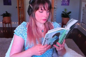 Ngồi yên đọc sách, nữ streamer thu hút hàng nghìn người xem trực tiếp, bỏ qua mọi chiêu trò “câu view"