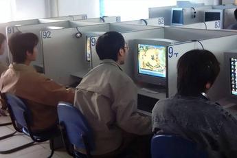 Bạn bè, người chơi bỏ game hết, nam game thủ vẫn miệt mài chơi một mình suốt 15 năm, độc bá server