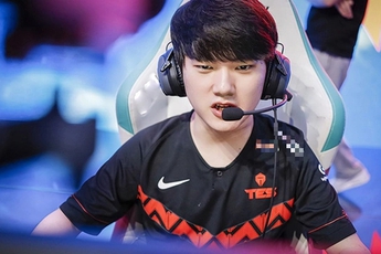 TES JackeyLove: "Sivir sau khi làm lại quá mạnh, tôi chẳng làm gì nhiều cũng có Penta"